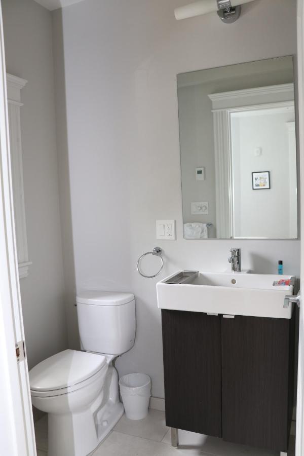 A Stylish Stay W/ A Queen Bed, Heated Floors.. #18 Brookline Exterior foto
